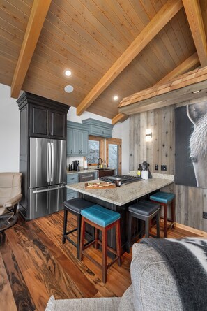 المنشأة من الداخل