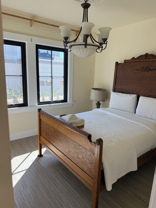 Iron/ironing board, WiFi, bed sheets