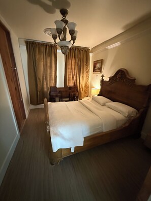 Silitysrauta/-lauta, Wi-Fi, vuodevaatteet