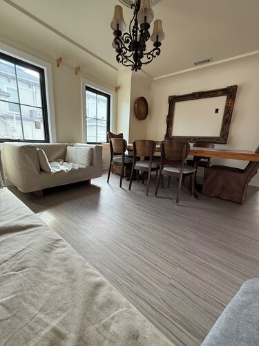 Amazing 4-bedroom apartment with AC in downtown San Rafael