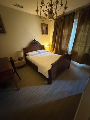 Silitysrauta/-lauta, Wi-Fi, vuodevaatteet