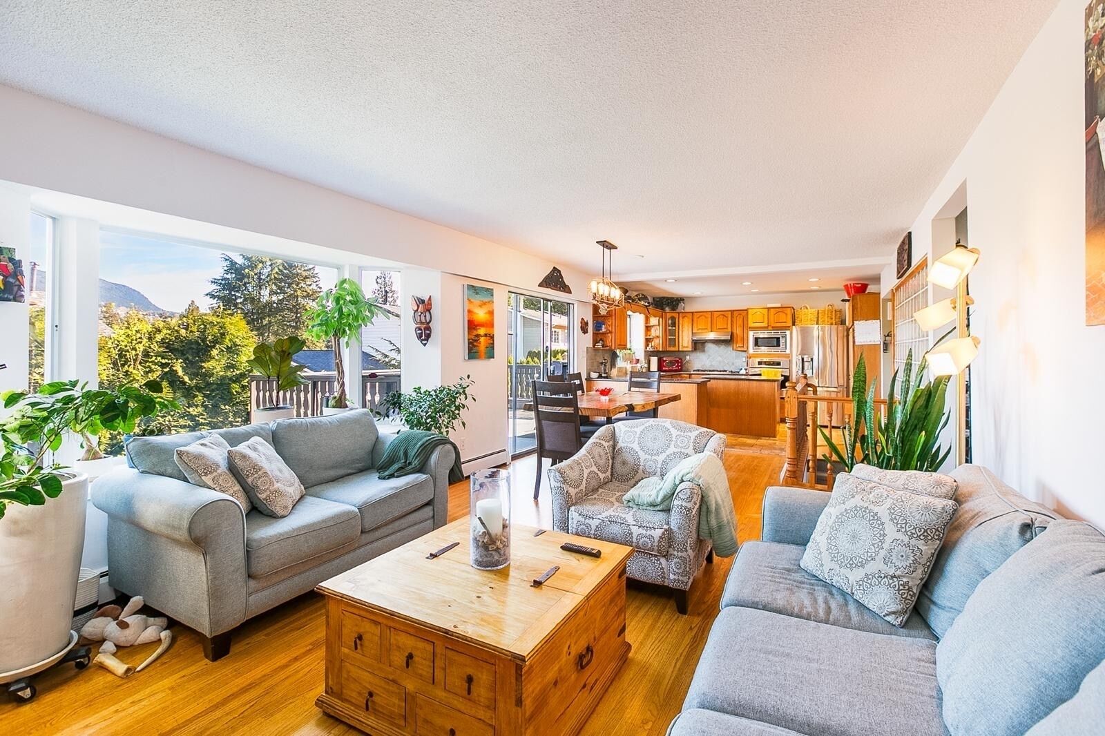 Smart TV, fireplace, stereo