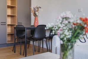 Dining - Apartment Deluxe - Modern & Stylish in Old Town (Bratislava)