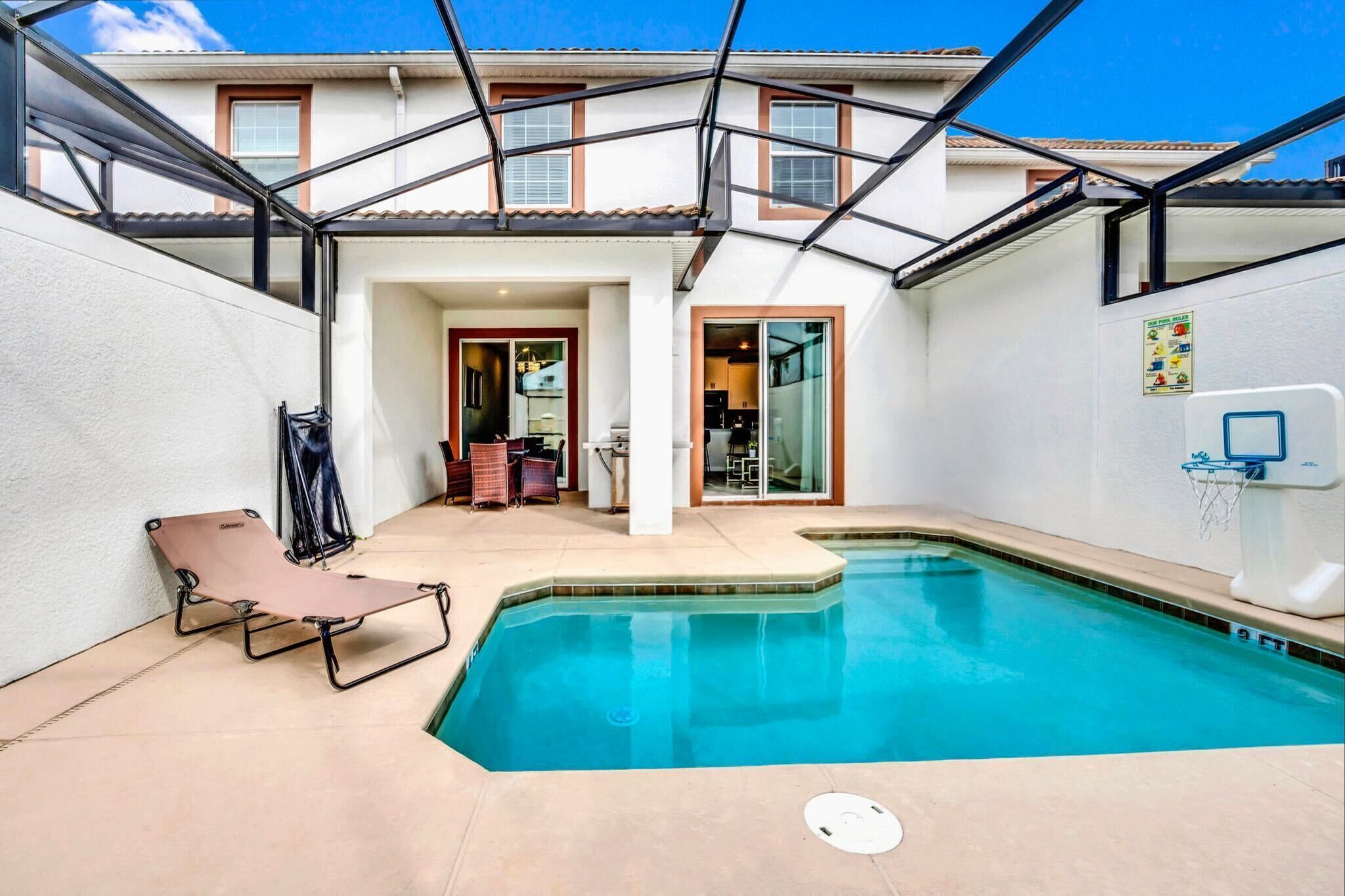 Villa (4 Bedrooms) | Front of property