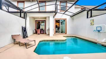 Villa (4 Bedrooms) | Front of property