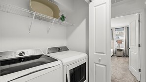 Interior - Contemporary Townhouse w BBQ & Pool Sleeps 12 (Kissimmee)