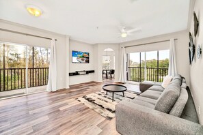 Apartment (2 Bedrooms) | Interior - Upstay Condo With Outdoor Pool & Sauna (Winter Garden)