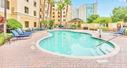 Suite Near Universal Studios w Pool & Hot Tub