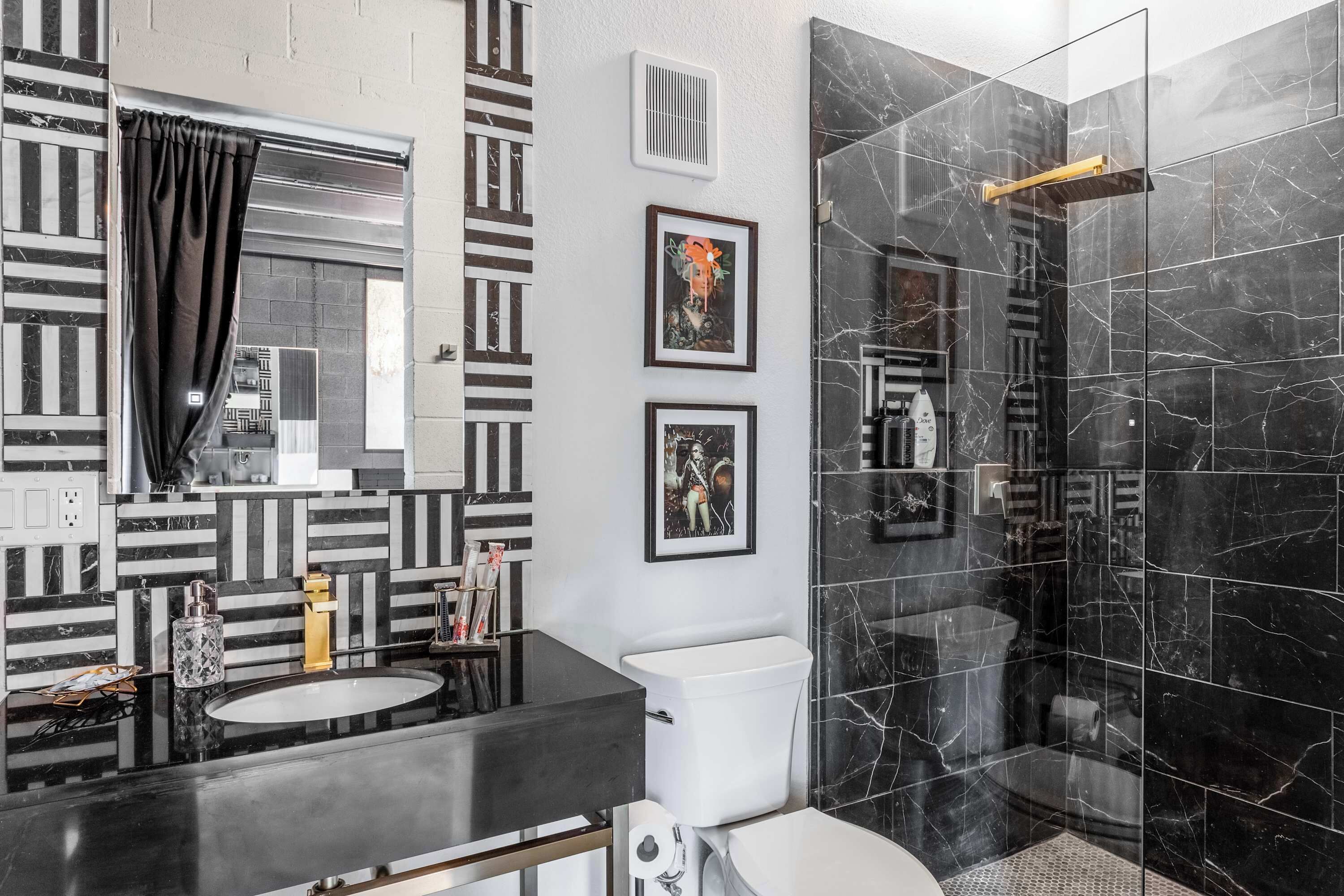 House (6 Bedrooms) | Interior