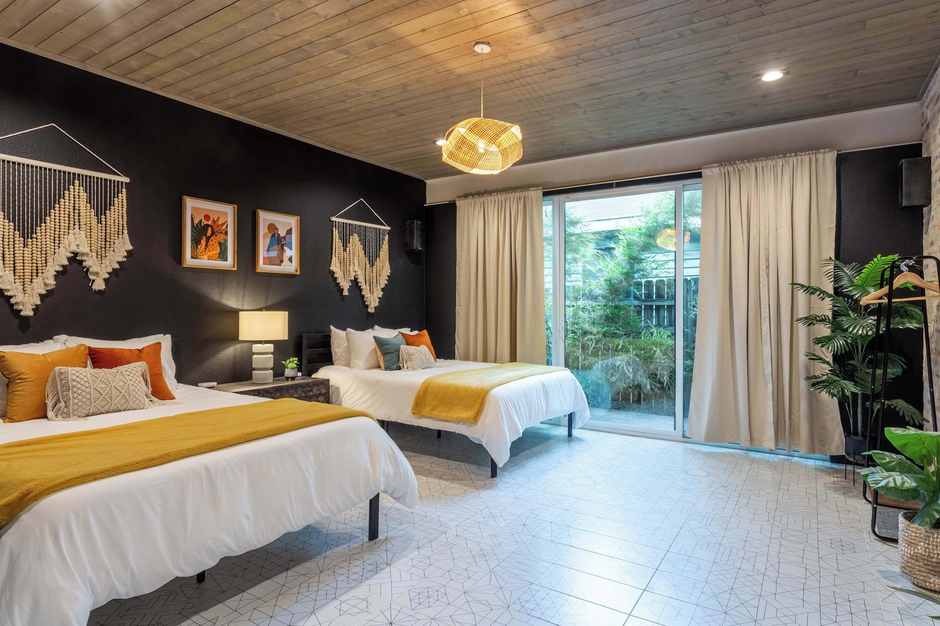 House (6 Bedrooms) | Interior