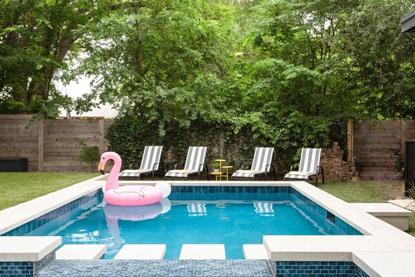 Pool And Hot Tub Retreat Near Rainey Street - Austin, TX