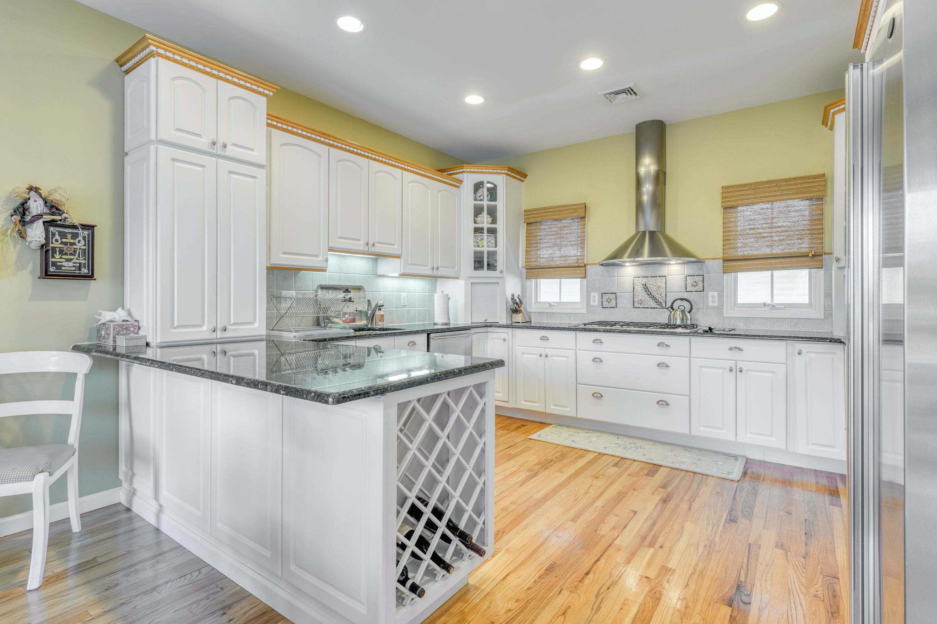 Microondas, horno, placa de cocina y lavavajillas