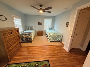 3 camere, una scrivania, ferro/asse da stiro, Wi-Fi gratuito