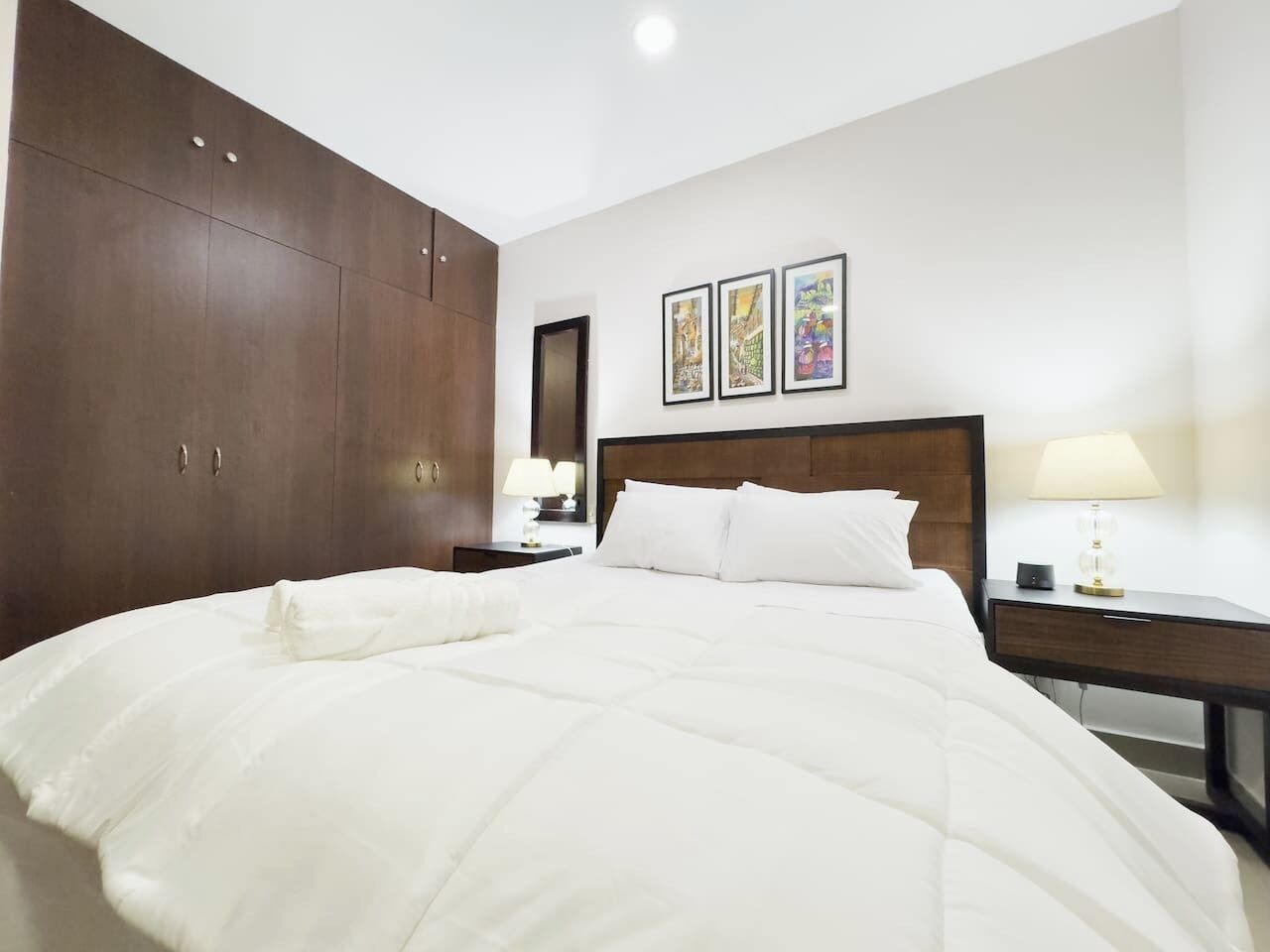 Strykjärn/strykbräda, resesäng, wi-fi och sängkläder