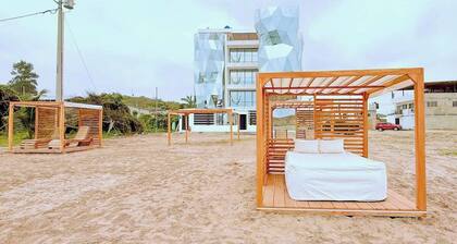 Beachfront, pool, whirlpool & firepit