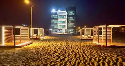 Beachfront, pool, whirlpool & firepit