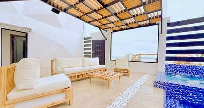 Beachfront, pool, whirlpool & firepit