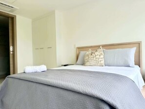 1 bedroom, iron/ironing board, WiFi, bed sheets - New Suite at Millenium Towers - Kennedy Norte (Guayaquil)