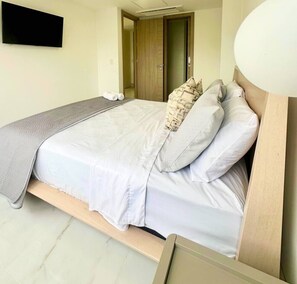 Iron/ironing board, WiFi, bed sheets