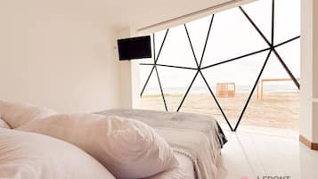 Desk, iron/ironing board, WiFi