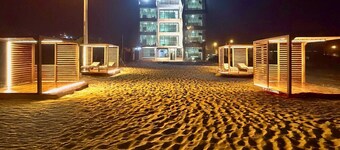 Beachfront, pool, whirlpool & firepit