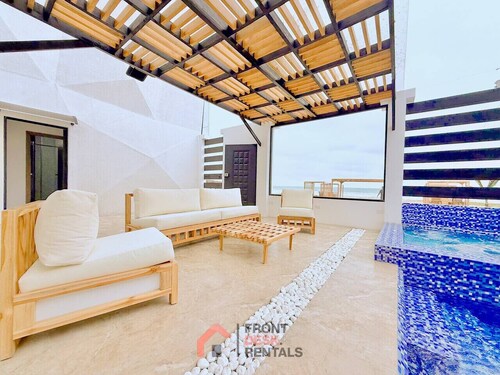 Beachfront, pool, whirlpool & firepit