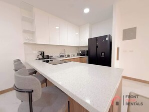 Fridge, microwave, stovetop, coffee/tea maker - Beachfront, Pool, Whirlpool & Fireplace (Montanita)