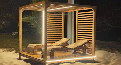 Beachfront, Pool, Whirlpool & Fireplace