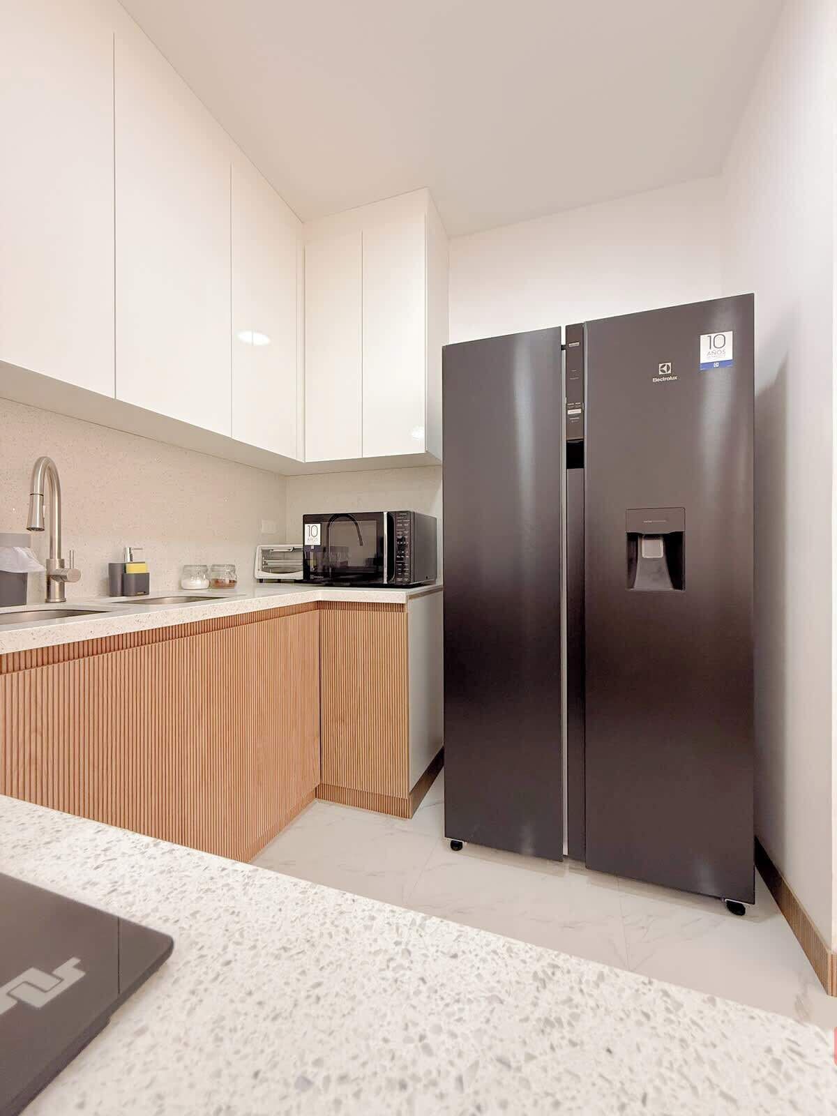 Fridge, microwave, stovetop, coffee/tea maker