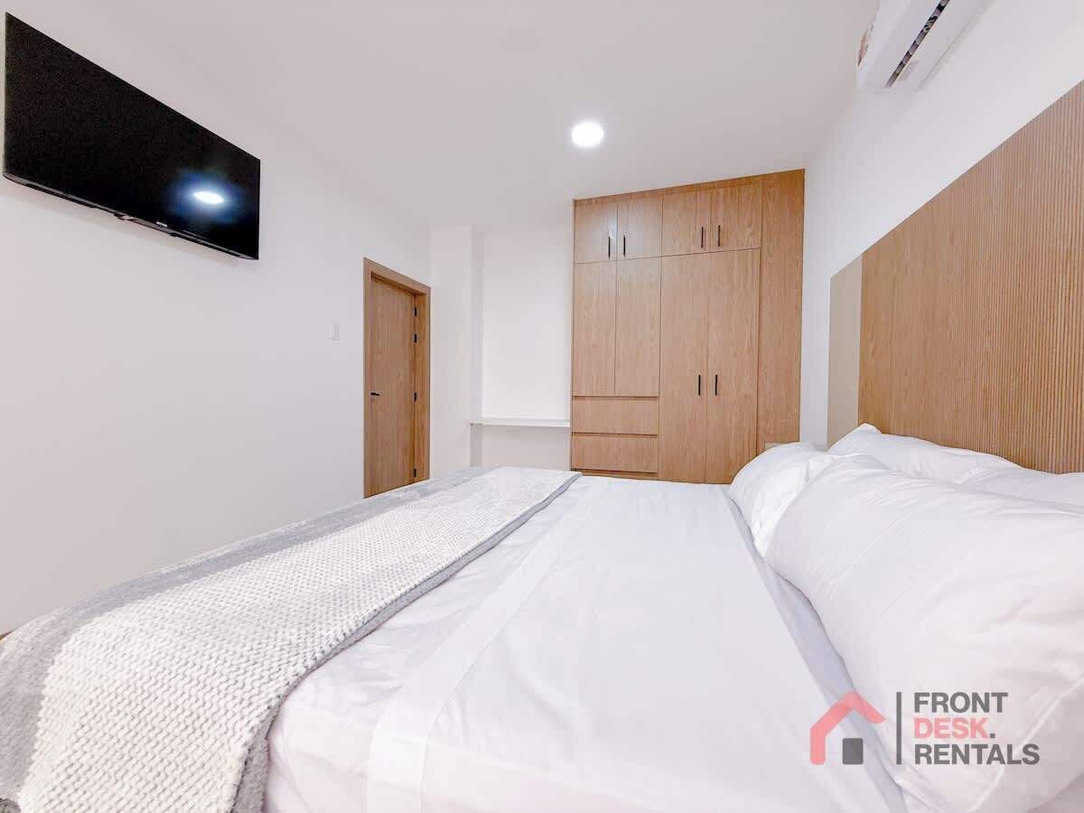 3 bedrooms, iron/ironing board, WiFi, bed sheets