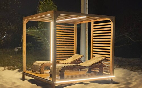 Beachfront, pool, whirlpool & firepit