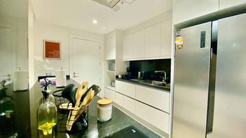 Fridge, microwave, stovetop, coffee/tea maker