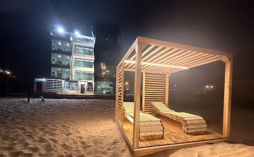 Beachfront, pool, whirlpool & firepit