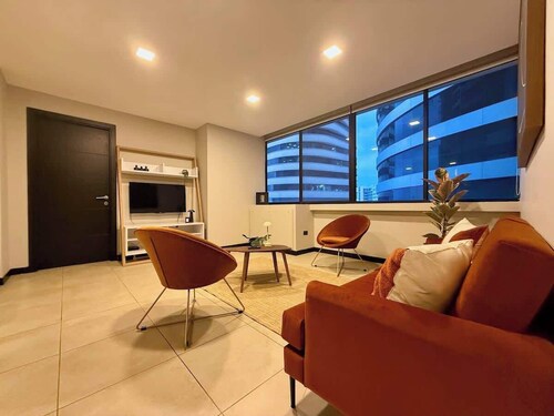 Stylish 2BD Condo with River View