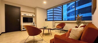 Stylish 2BD Condo with River View