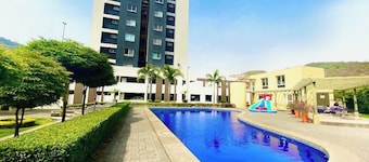 Amazing 2BD apt near US Consulate includes Parking