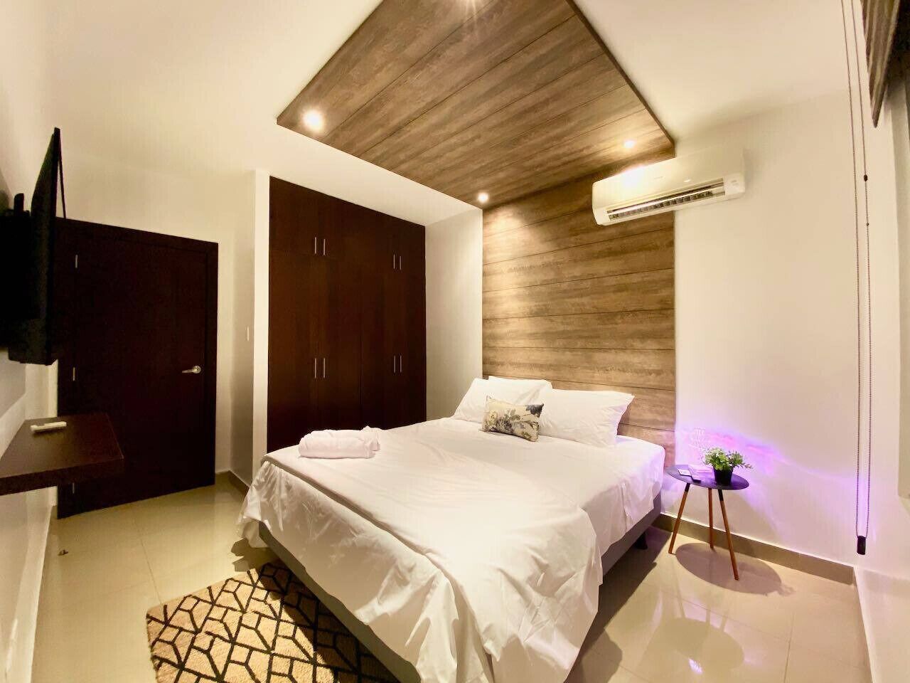 Desk, iron/ironing board, travel cot, WiFi