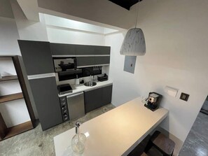 Fridge, microwave, stovetop, coffee/tea maker - Modern and beautiful 3BD Industrial Loft in Lomas (Guayaquil)