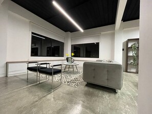 المنشأة من الداخل