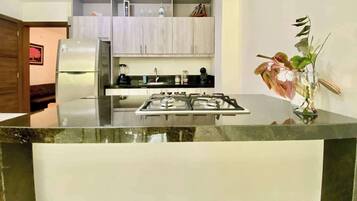 Fridge, stovetop, coffee/tea maker, electric kettle