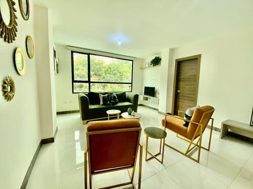 Lovely 2BD City Condo with parking