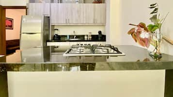 Fridge, stovetop, coffee/tea maker, toaster