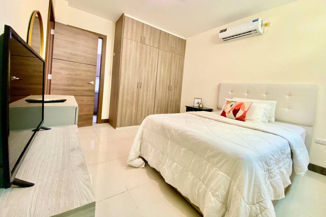 Iron/ironing board, travel crib, WiFi, bed sheets