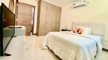 Iron/ironing board, travel crib, WiFi, bed sheets