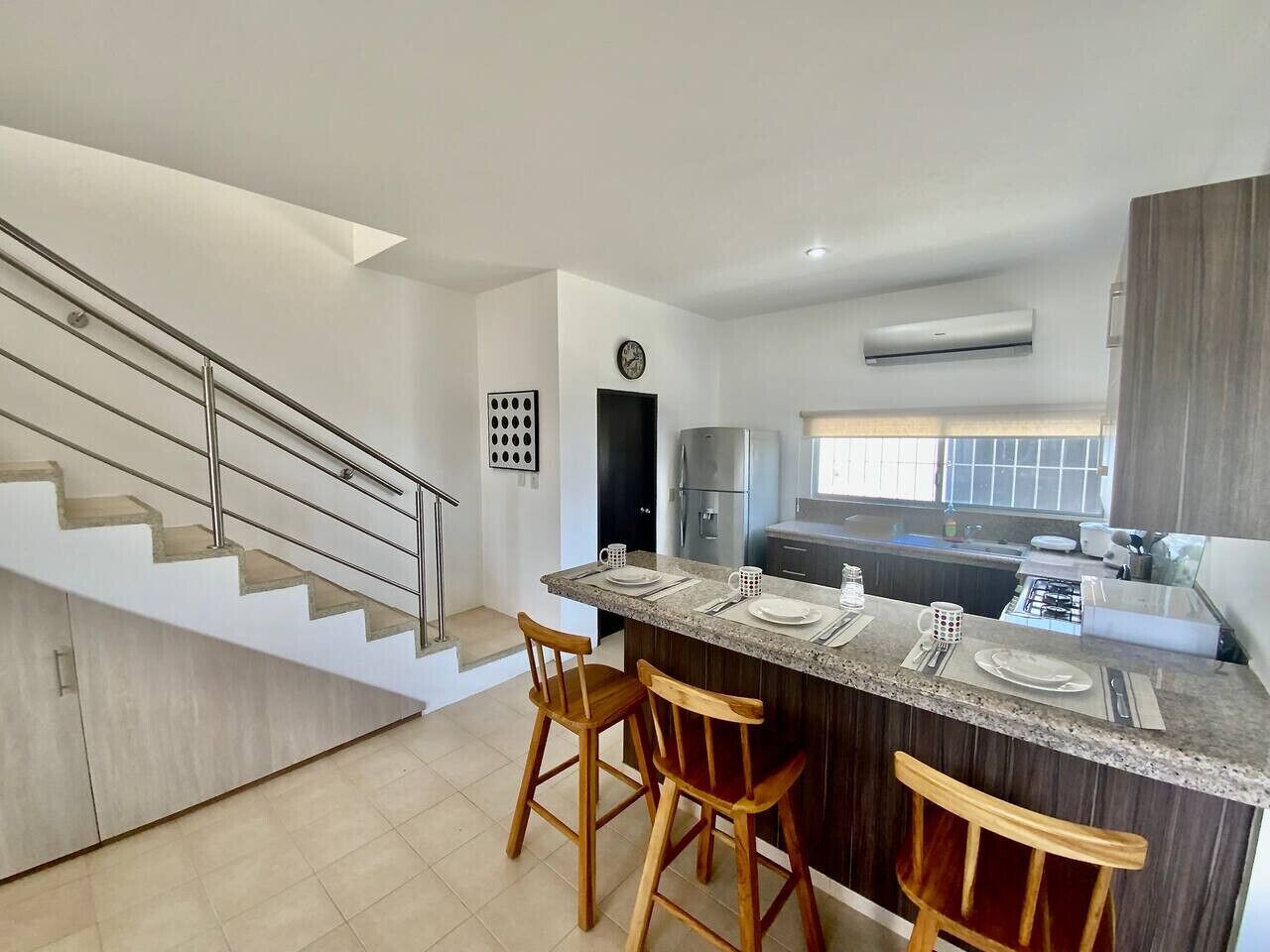 Fridge, microwave, oven, coffee/tea maker