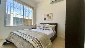 Strykjärn/strykbräda, wi-fi och sängkläder