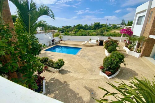 Gorgeous Beach house 3BD Pool and BBQ