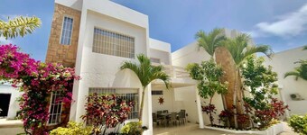 Gorgeous Beach house 3BD Pool and BBQ