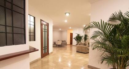 Elegant entire floor with amazing city view!