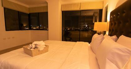 Elegant entire floor with amazing city view!